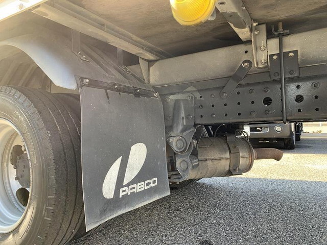 三菱ふそうキャンターアルミバン小型（2t・3t）[写真12]