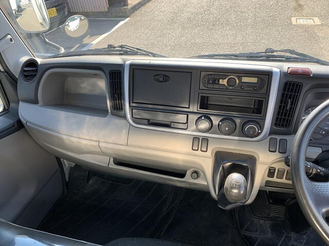 三菱ふそうキャンターアルミバン小型（2t・3t）[写真18]