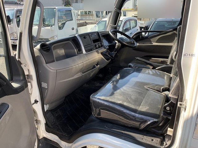 三菱ふそうキャンターアルミバン小型（2t・3t）[写真22]