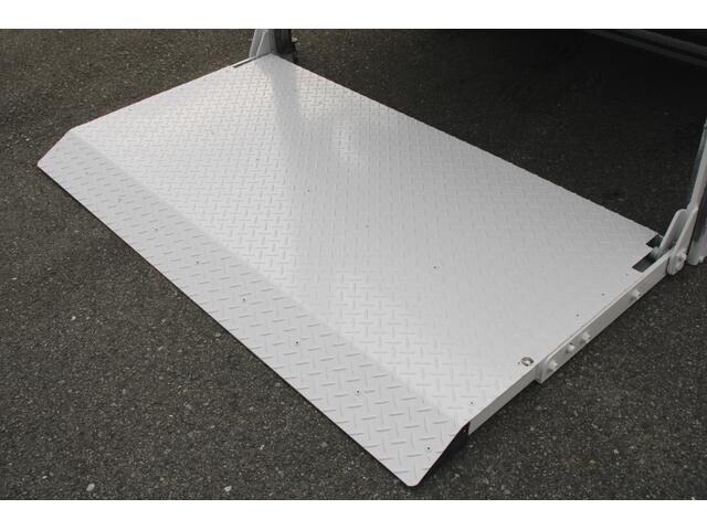 日野デュトロ平ボディ小型（2t・3t）[写真12]