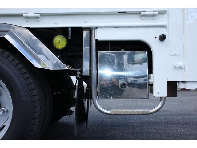 日野デュトロ平ボディ小型（2t・3t）[写真24]