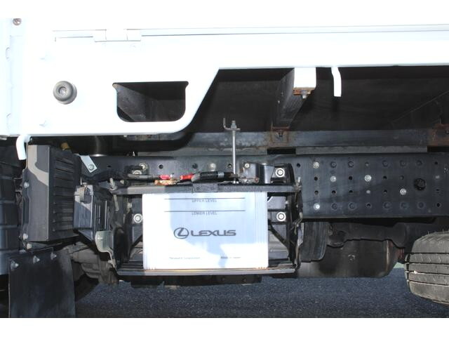 三菱ふそうキャンター平ボディ小型（2t・3t）[写真18]