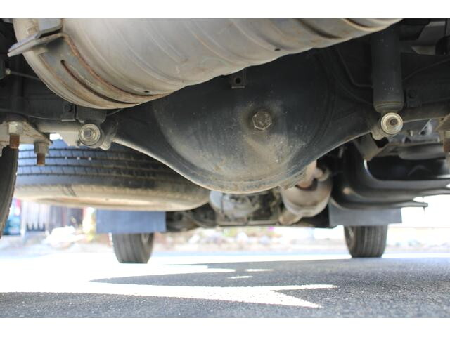 三菱ふそうキャンター平ボディ小型（2t・3t）[写真23]