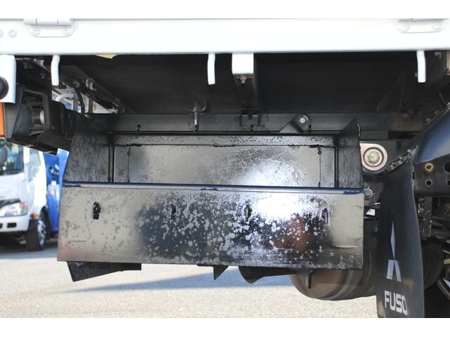 三菱ふそうキャンター平ボディ小型（2t・3t）[写真24]