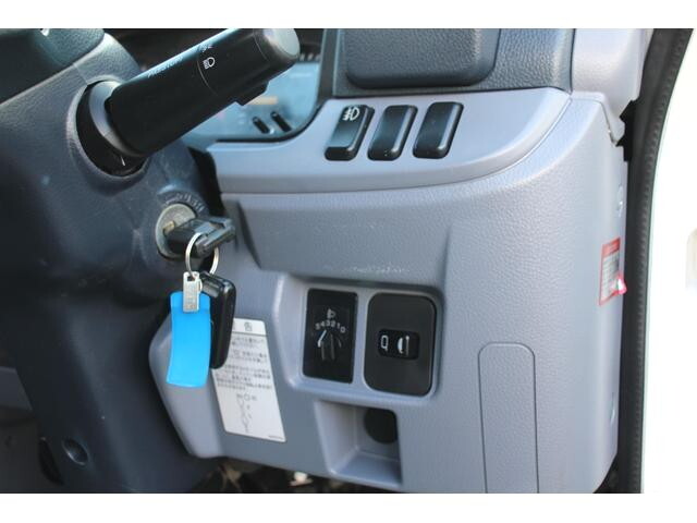 三菱ふそうキャンター平ボディ小型（2t・3t）[写真34]