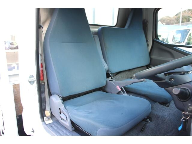 三菱ふそうキャンター平ボディ小型（2t・3t）[写真37]