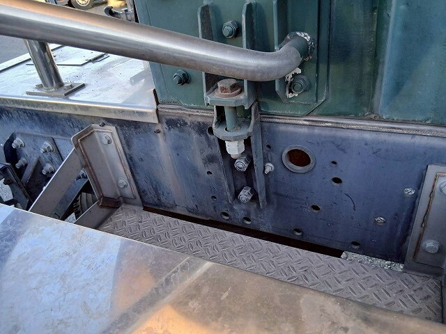 UDトラックスクオンタンク車（タンクローリー）大型（10t）[写真29]