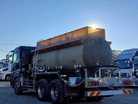 UDトラックスクオンタンク車（タンクローリー）大型（10t）[写真02]