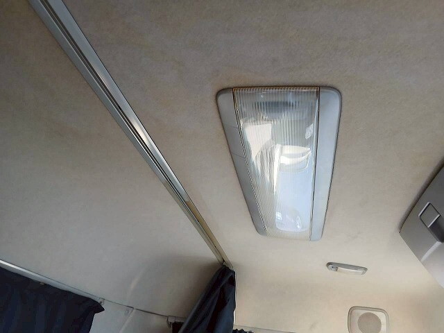 UDトラックスクオンタンク車（タンクローリー）大型（10t）[写真35]