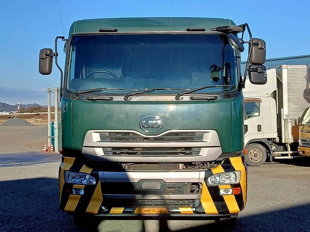 UDトラックスクオンタンク車（タンクローリー）大型（10t）[写真04]