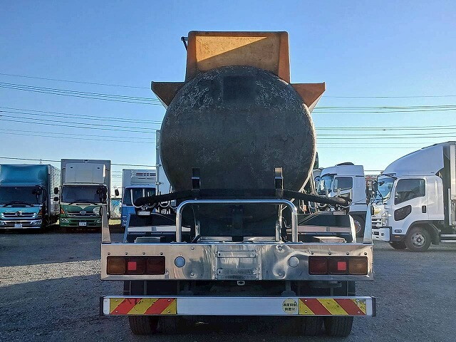 UDトラックスクオンタンク車（タンクローリー）大型（10t）[写真07]
