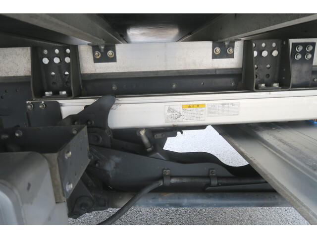 いすゞフォワード冷凍車（冷蔵車）中型（4t）[写真17]