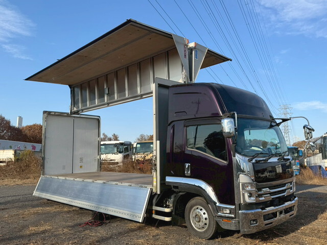 いすゞフォワードアルミウイング2021年(令和3年)2RG-FRR90T2