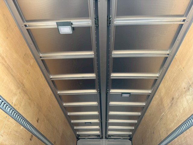 いすゞフォワードアルミウイング中型（4t）[写真11]