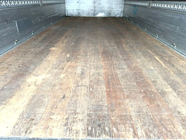 三菱ふそうファイターアルミウイング中型（4t）[写真10]