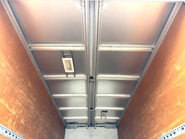 三菱ふそうファイターアルミウイング中型（4t）[写真11]