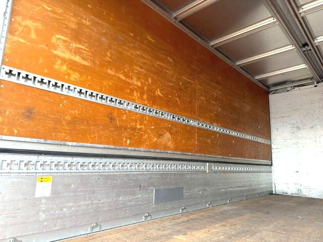 三菱ふそうファイターアルミウイング中型（4t）[写真12]