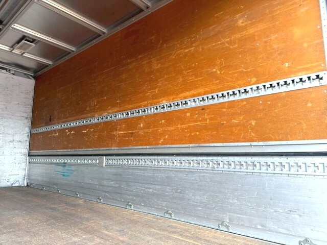 三菱ふそうファイターアルミウイング中型（4t）[写真13]