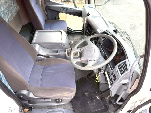 三菱ふそうファイターアルミウイング中型（4t）[写真24]