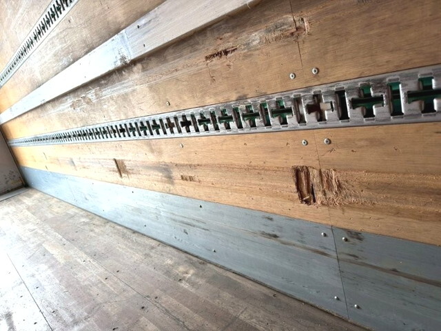 三菱ふそうファイターアルミバン中型（4t）[写真18]