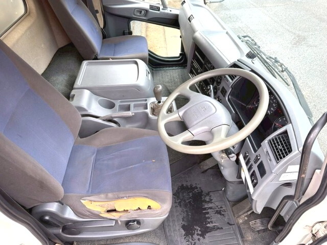 三菱ふそうファイターアルミバン中型（4t）[写真28]