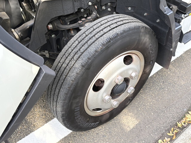 三菱ふそうキャンター平ボディ小型（2t・3t）[写真27]