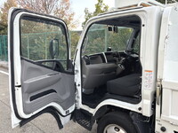 三菱ふそうキャンター平ボディ小型（2t・3t）[写真31]