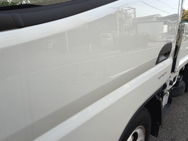 三菱ふそうキャンター平ボディ小型（2t・3t）[写真36]