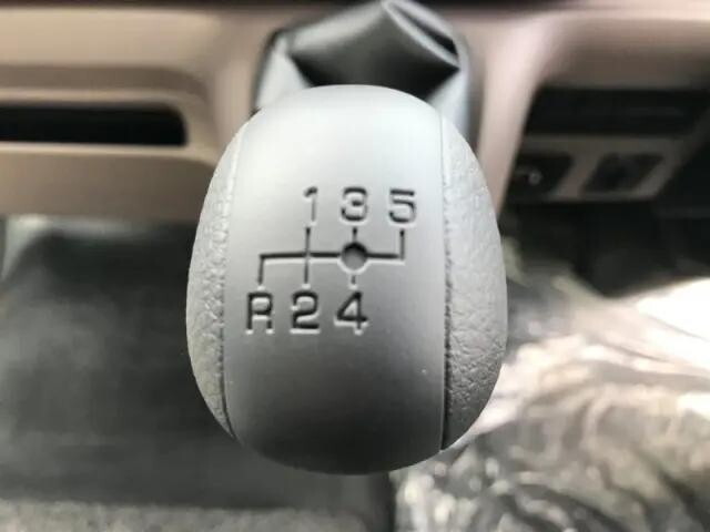 三菱ふそうキャンター平ボディ小型（2t・3t）[写真10]