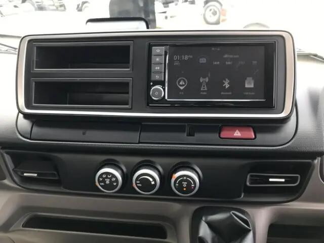 三菱ふそうキャンター平ボディ小型（2t・3t）[写真11]