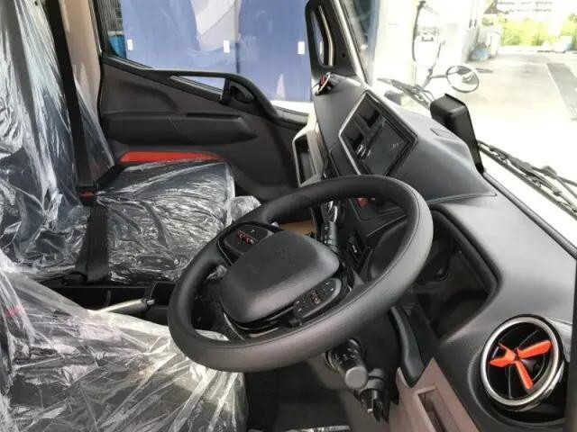 三菱ふそうキャンター平ボディ小型（2t・3t）[写真07]