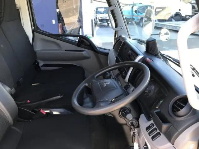 三菱ふそうキャンターダブルキャブ（Wキャブ）小型（2t・3t）[写真05]