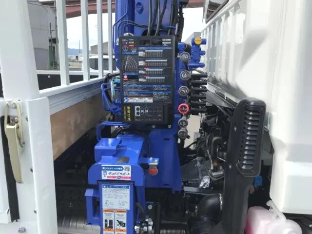 三菱ふそうキャンタークレーン5段小型（2t・3t）[写真28]