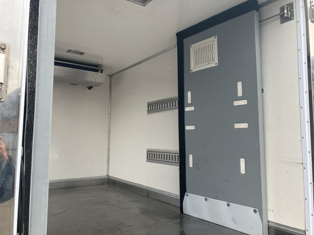 いすゞエルフ冷凍車（冷蔵車）小型（2t・3t）[写真15]