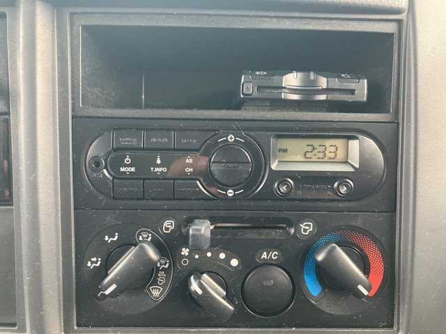 いすゞエルフ冷凍車（冷蔵車）小型（2t・3t）[写真37]