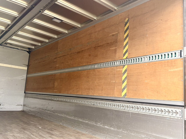 いすゞフォワードアルミウイング中型（4t）[写真20]