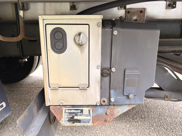 いすゞフォワードアルミウイング中型（4t）[写真22]