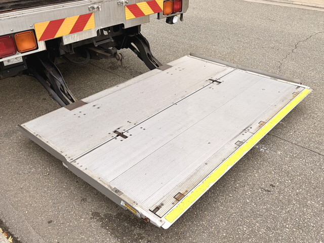 いすゞフォワードアルミウイング中型（4t）[写真24]