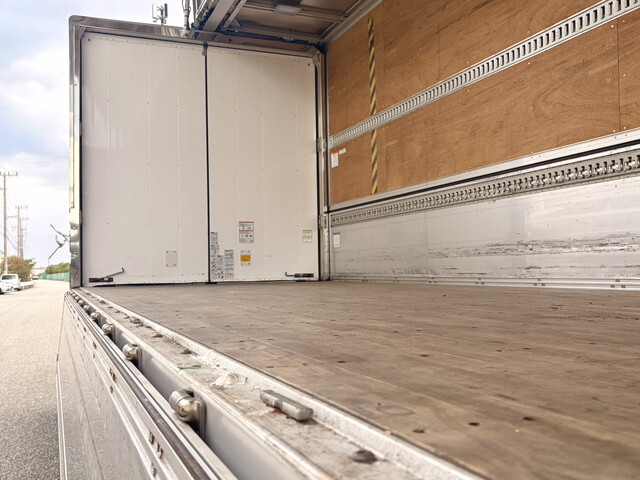 いすゞフォワードアルミウイング中型（4t）[写真09]