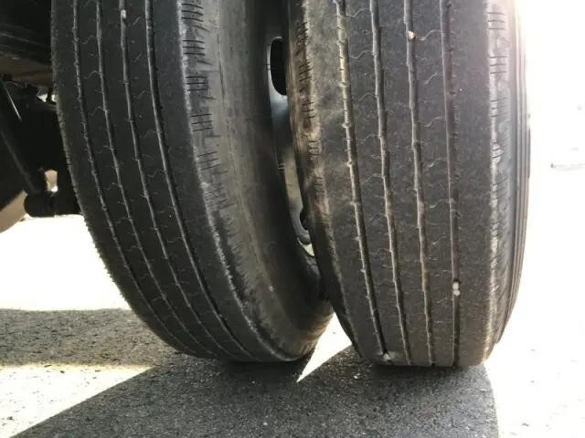 いすゞエルフ平ボディ小型（2t・3t）[写真16]