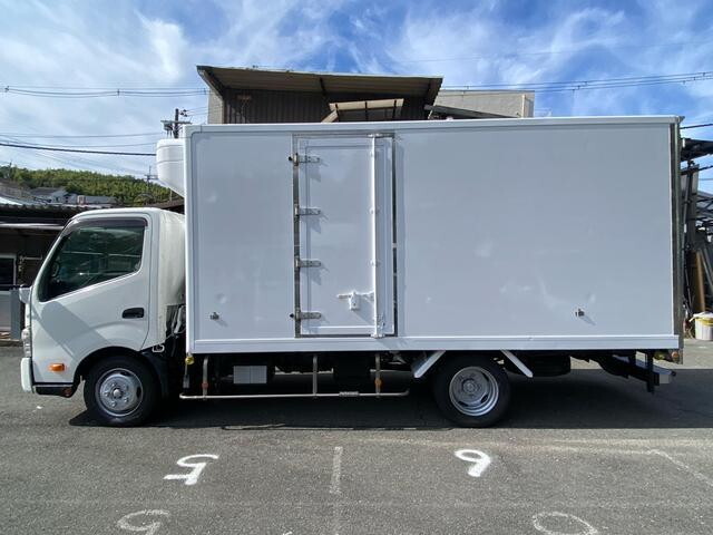 日野デュトロ冷凍車（冷蔵車）小型（2t・3t）[写真05]