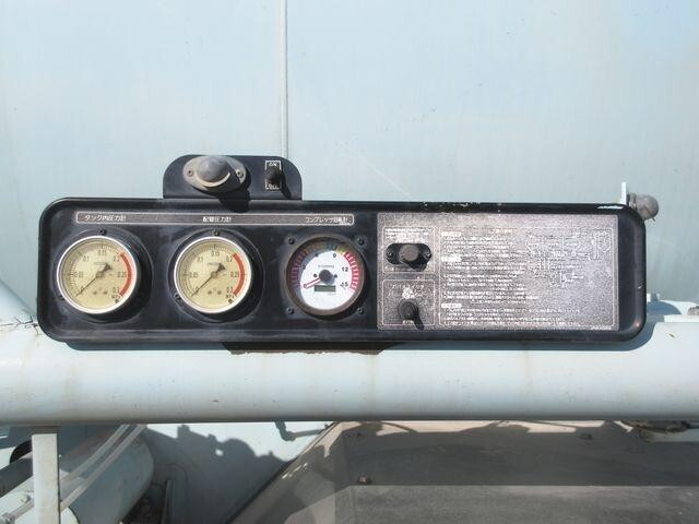 いすゞギガバルク車（粉粒体運搬車）大型（10t）[写真16]