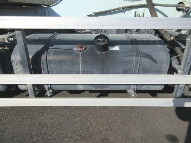 いすゞギガバルク車（粉粒体運搬車）大型（10t）[写真20]