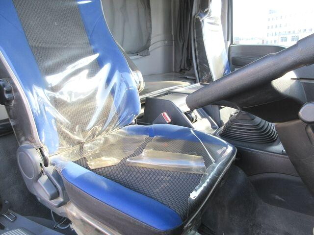 いすゞギガバルク車（粉粒体運搬車）大型（10t）[写真30]