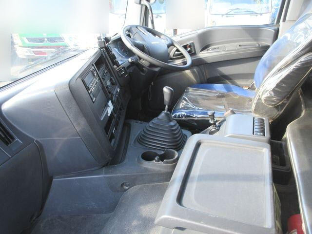 いすゞギガバルク車（粉粒体運搬車）大型（10t）[写真33]