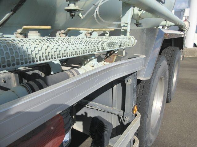 いすゞギガバルク車（粉粒体運搬車）大型（10t）[写真36]