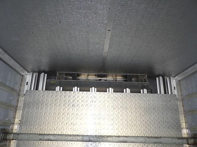 いすゞギガ冷凍車（冷蔵車）大型（10t）[写真09]