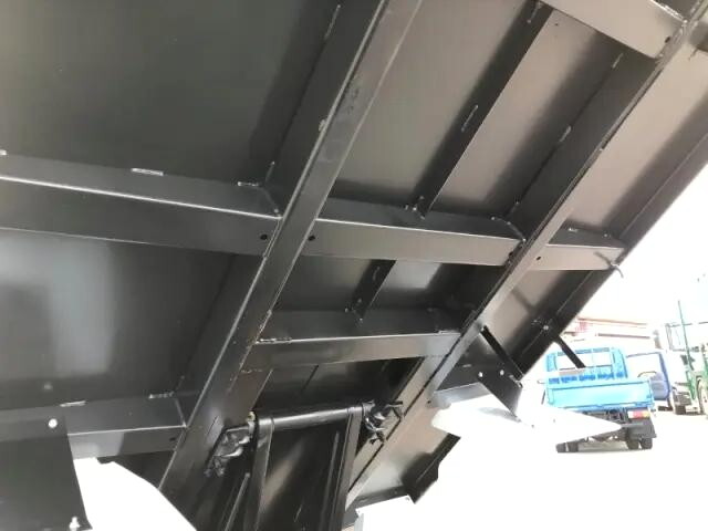 三菱ふそうキャンターダンプ小型（2t・3t）[写真18]