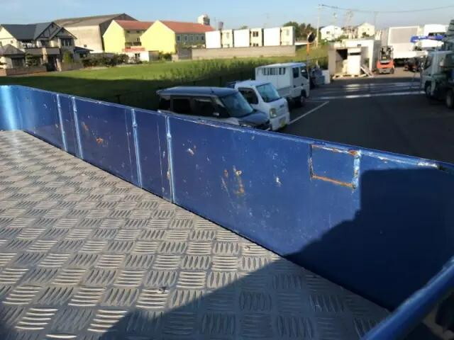 三菱ふそうファイターアルミブロック中型（4t）[写真33]