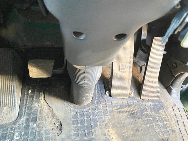 UDトラックスクオンスクラップ運搬車大型（10t）[写真28]